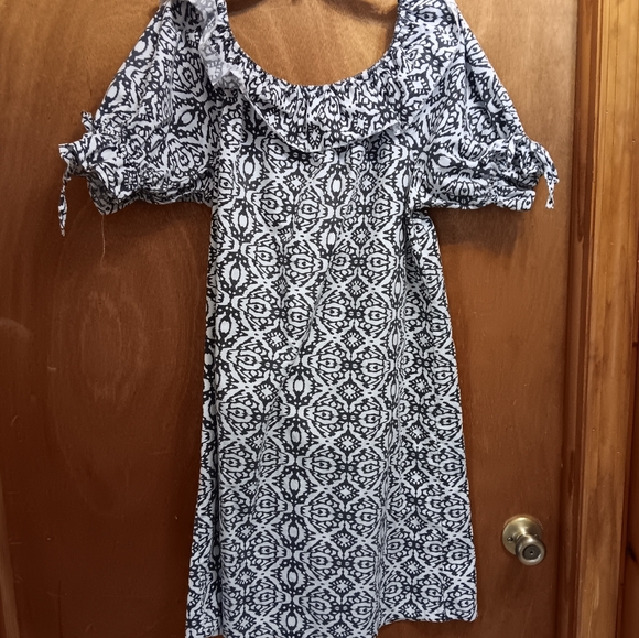 Kaktus Elegant Black and White Patterned Dress - Picture 1 of 2